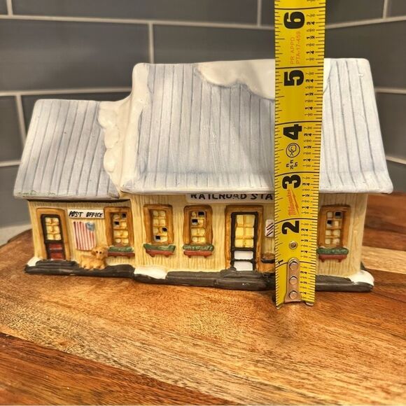 Vintage 1991 National Rennoc Americana Porcelain Holiday Railroad Station - Picture 3 of 4